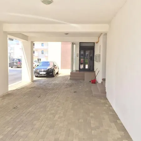 Apartment Garsoniera Maria Alezzi