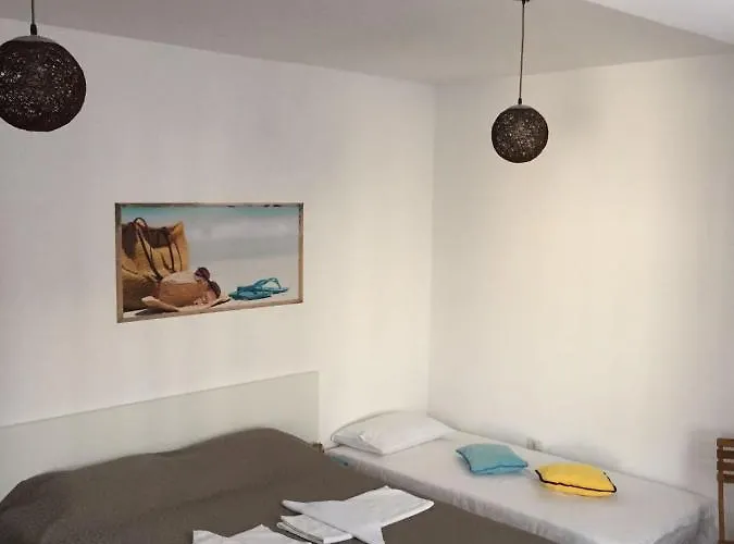 Garsoniera Maria Alezzi * Navodari