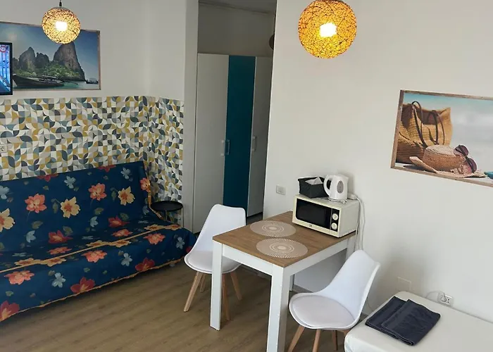 Garsoniera Maria Alezzi * Navodari